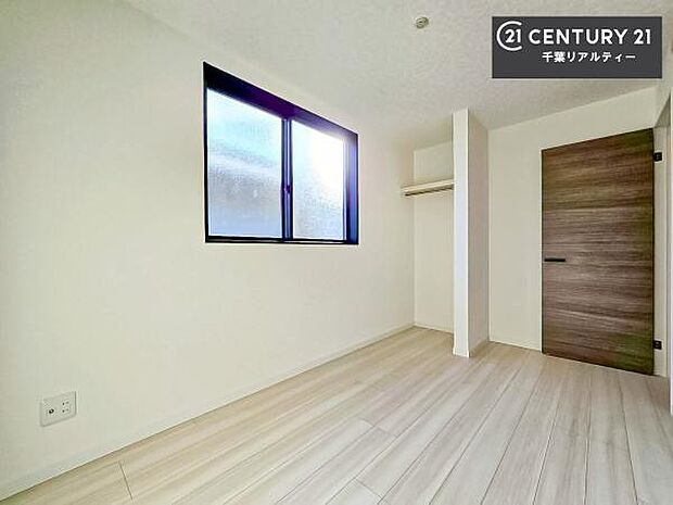 収納スペースがしっかり確保されているため、おもちゃや学用品もサッと片付き、いつでもスッキリ。綺麗な空間が保てます!