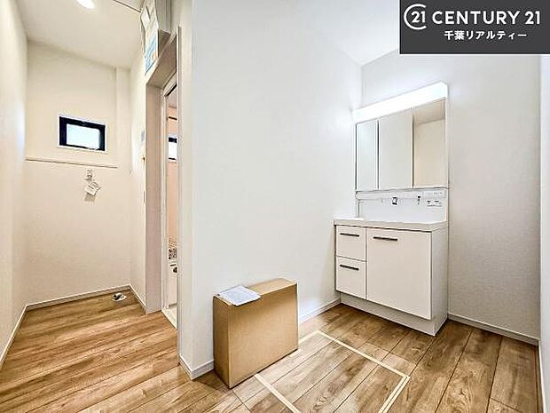 身なりを整える洗面所は、清潔感が大事です!水周りの清潔感のある雰囲気を演出!気持ちよくお使いいただけます。