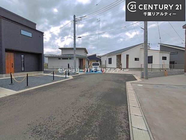 周辺環境や、お客様のご希望に合った物件も一緒にご案内を致します。住宅ローンアドバイザーによるご相談も承ります。当社はお問い合わせに即対応します!お待たせしません!