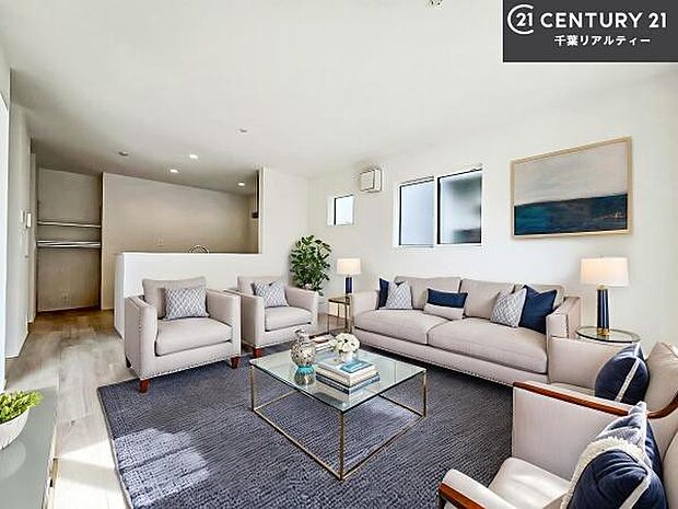 家具はCGパースです。心地良いリビングは家族が自然と集まります。家族団欒の時間が増えそうです。ご家族と、より一層充実した時間を過ごせそうですね。