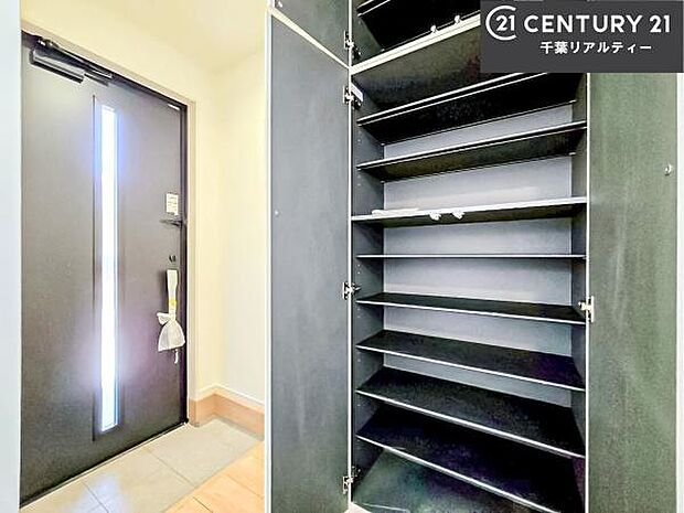 シューズボックス付き。玄関が片付きお掃除がしやすいです!スッキリした玄関で戸を開けた瞬間、清潔感のある心地いい空間が出迎えてくれます。