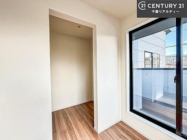 収納スペース充実しています!急なお客様が来客しても散らかったお部屋をサッと片付けられます!お部屋のスペースが生まれゆとりあるお部屋を演出することが出来ます!