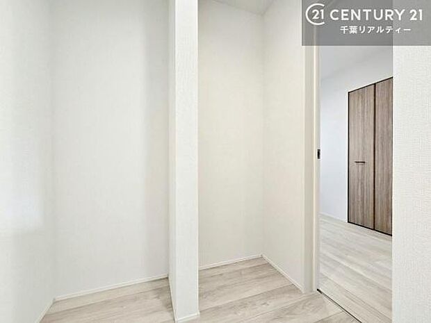 パントリー付き!お米や飲料水、食材のストックはもちろん、大きな荷物もスッキリ整頓することができます!是非現地でお確かめください。