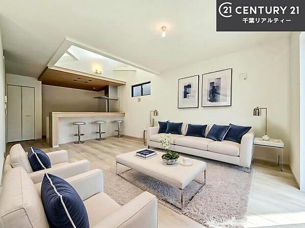 家具はCGパースです。大切な家族が集まるからこそLDKにはこだわりたい。子供たちが元気に笑いながら走り回っている姿を見た時が「広い家にして良かった」と思う瞬間です。