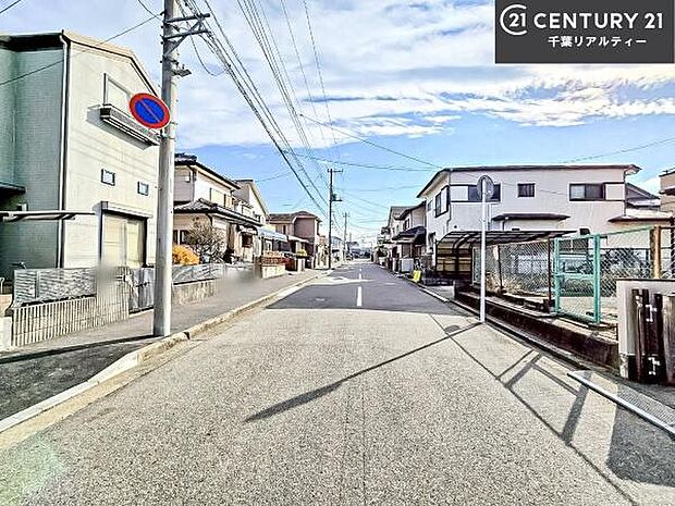 周辺環境や、お客様のご希望に合った物件も一緒にご案内を致します。住宅ローンアドバイザーによるご相談も承ります。当社はお問い合わせに即対応します!お待たせしません!