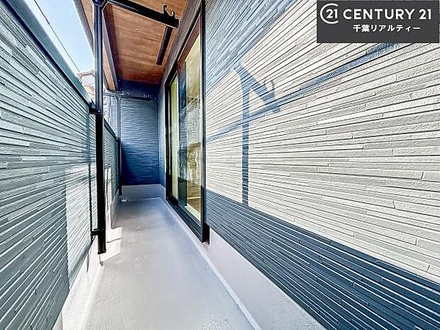 陽当たり良好なバルコニーです!晴れた日には青い空を見渡せる開放的な時間を楽しめます。