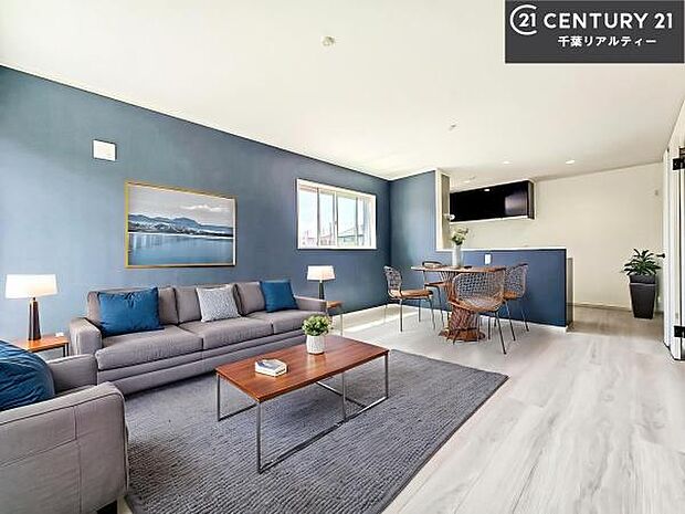 家具はCGパースです。開放感のある広々LDK!ソファーやダイニングテーブルを置いても窮屈にならないので快適に過ごせます!コミュニケーションが取りやすいリビングです!