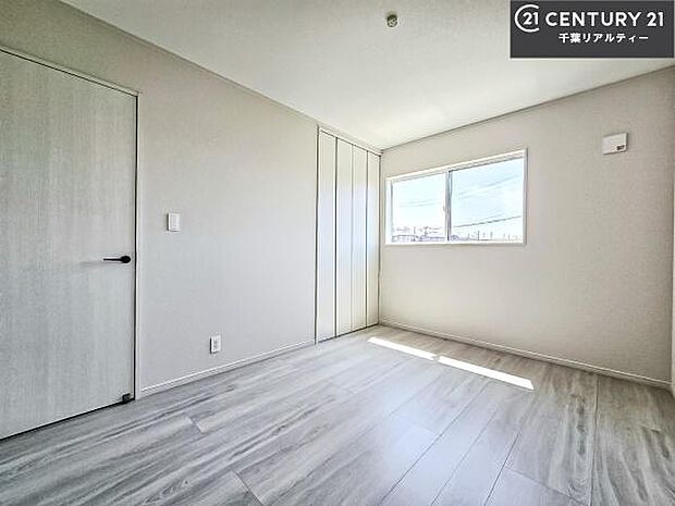 シンプルにデザインされているため、家具を選びません!お気に入りの家具を置いてくつろげる空間を作ることができます。