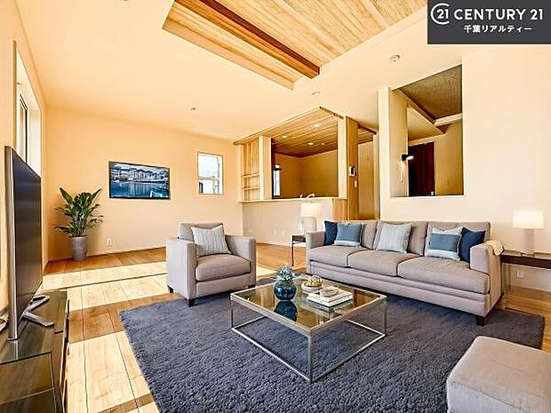 家具はCGパースです。優しい陽だまりがリビングを包んでくれて居心地の良い空間を演出してくれます!くつろぎの時間を過ごせます!