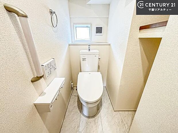 温水洗浄便座につき、冬場は便座が暖かくできるので冷たい便座に座らずに済む嬉しい仕様です!