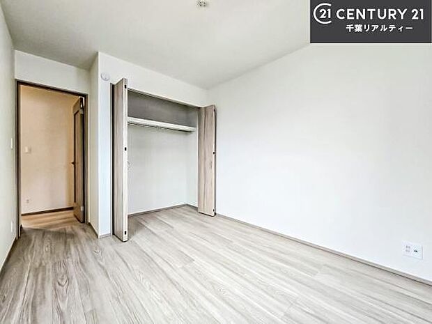 明るく温もりがあり、換気もしっかりできます!朝起きて、背伸びをしつつ深呼吸をし良い朝を迎え入れることが出来そうですね!