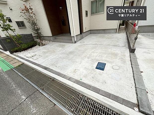 【G号棟】カースペース2台付きでセカンドカーをお持ちのご家庭でも安心。物件探しのご条件・ご要望・ご質問など、何なりと弊社スタッフまでお申し付けください!