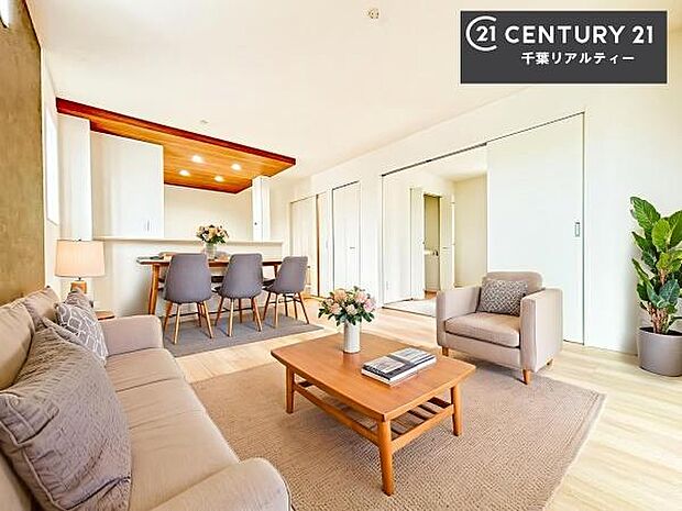 家具はCGパースです。開放感のある広々LDK!ソファーやダイニングテーブルを置いても窮屈にならないので快適に過ごせます!