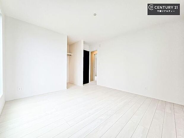 シンプルにデザインされているため、家具を選びません!お気に入りの家具を置いてくつろげる空間を作ることができます。