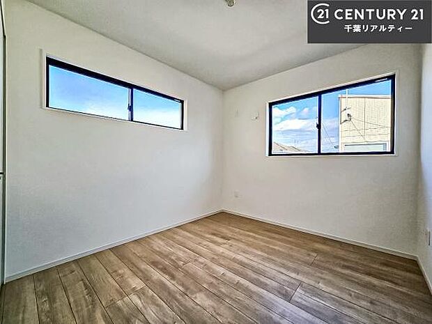 掃き出し窓がないお部屋は、お子様のお部屋としても安心です!収納スペースも充実しているので散らかったお部屋をサッと片付けられます!