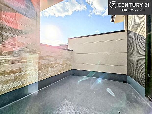 陽当たり良好なバルコニーです!晴れた日には青い空を見渡せる開放的な時間を楽しめます。