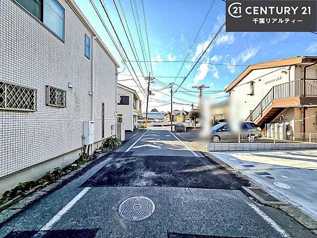 前面道路5.5m!陽当り良好な立地です。車庫入れが苦手な方も安心ですね。