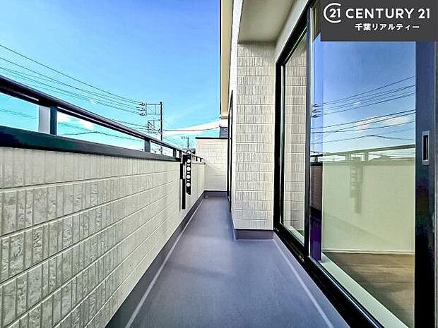 陽当たり良好なバルコニーです!晴れた日には青い空を見渡せる開放的な時間を楽しめます。