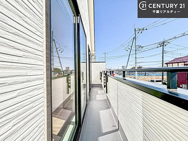 陽当たり良好なバルコニーです!晴れた日には青い空を見渡せる開放的な時間を楽しめます。