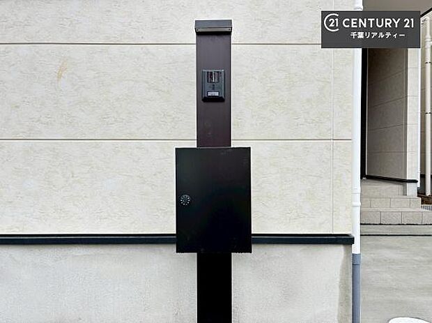 郵便ポスト付きで不在時でも荷物が受け取れてとっても便利!家にいなきゃいけないストレス回避!再配達の手間が省けます!