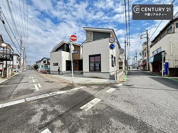 気になるお子様の学校までの道のりや駅までのルート、お買い物の場所などもご一緒にご案内いたします!