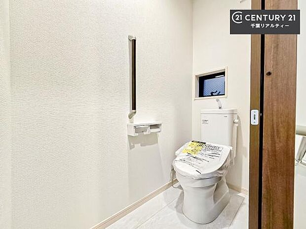 清潔感のある色味のお手洗いです!さわやかでスッキリする空間です!お手入れがしやすいトイレです!