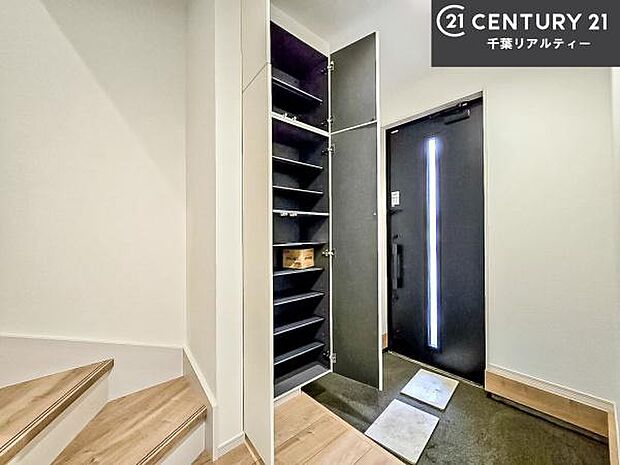 シューズボックス付き。玄関が片付きお掃除がしやすいです!スッキリした玄関で戸を開けた瞬間、清潔感のある心地いい空間が出迎えてくれます。