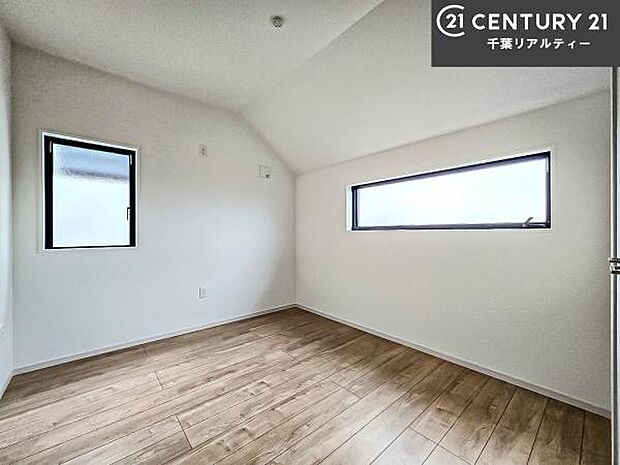 掃き出し窓がないお部屋は、お子様のお部屋としても安心です!収納スペースも充実しているので散らかったお部屋をサッと片付けられます!