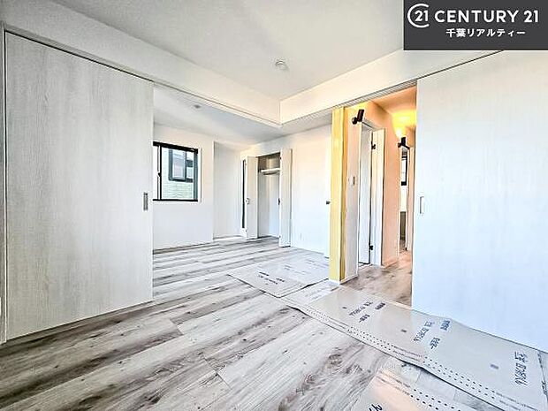 洋室は子供部屋や寝室、色々と用途多彩に利用できますね。収納力もたっぷりなので、広々気持ちよく過ごすことができます。