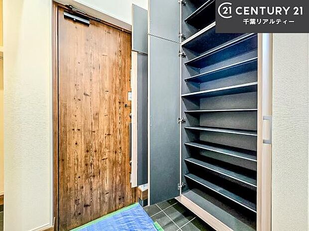 シューズボックス付き。玄関が片付きお掃除がしやすいです!スッキリした玄関で戸を開けた瞬間、清潔感のある心地いい空間が出迎えてくれます。