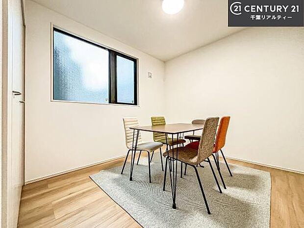 掃き出し窓がないお部屋は、お子様のお部屋としても安心です!収納スペースも充実しているので散らかったお部屋をサッと片付けられます!