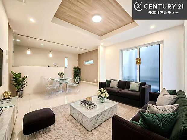 家具はCGパースです。大切な家族が集まるからこそLDKにはこだわりたい。子供たちが元気に笑いながら走り回っている姿を見た時が「広い家にして良かった」と思う瞬間です。