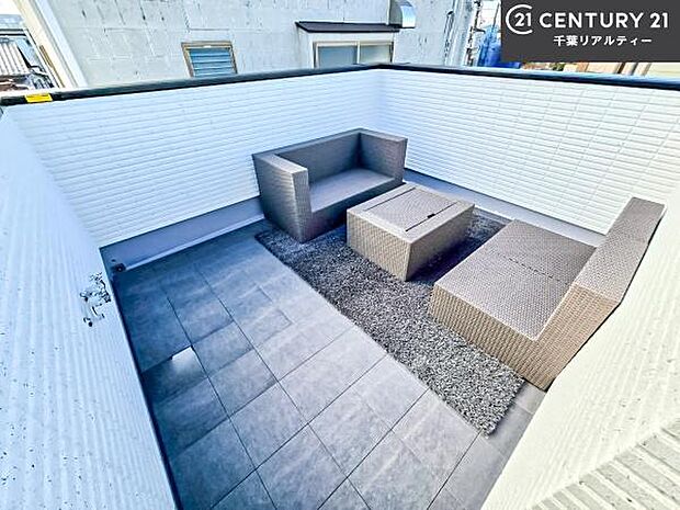 陽当たり良好なバルコニーです!晴れた日には青い空を見渡せる開放的な時間を楽しめます。