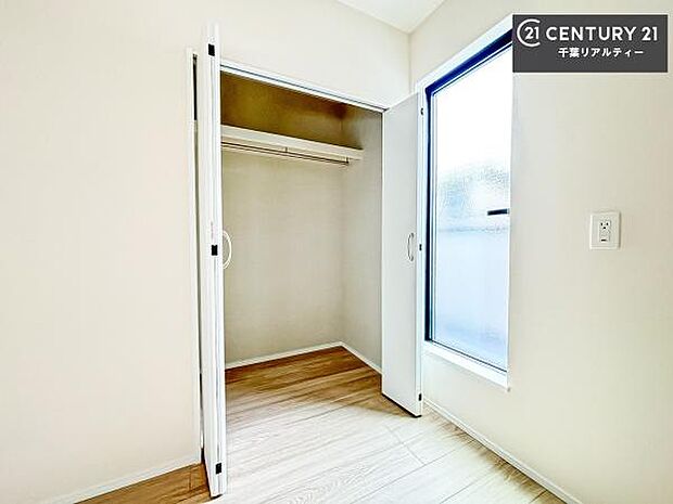 住空間をすっきり使うためには必須ポイントの収納スペースですよね。是非現地でご確認ください!