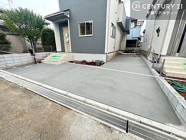 カースペース付きなのでマイカーをお持ちの方も安心ですね！ぜひ現地にてお確かめくださいませ！
