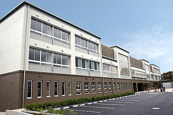 八千代市立八千代中学校まで15m