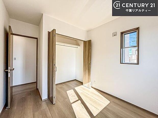 シンプルにデザインされているため、家具を選びません！お気に入りの家具を置いてくつろげる空間を作ることができます。