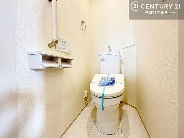 温水洗浄便座につき、冬場は便座が暖かくできるので冷たい便座に座らずに済む嬉しい仕様です!