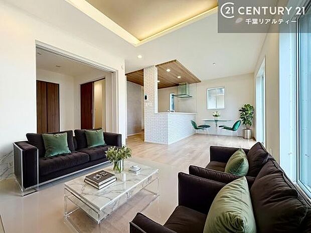 家具はCGパースです。広々ダイニングスペース!ゆったりお食事。笑い声響く楽しい時間が過ごせます。日々の疲れも癒されます!