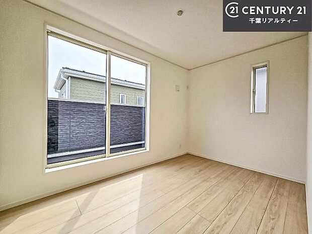 洋室は子供部屋や寝室、色々と用途多彩に利用できますね。収納力もたっぷりなので、広々気持ちよく過ごすことができます。