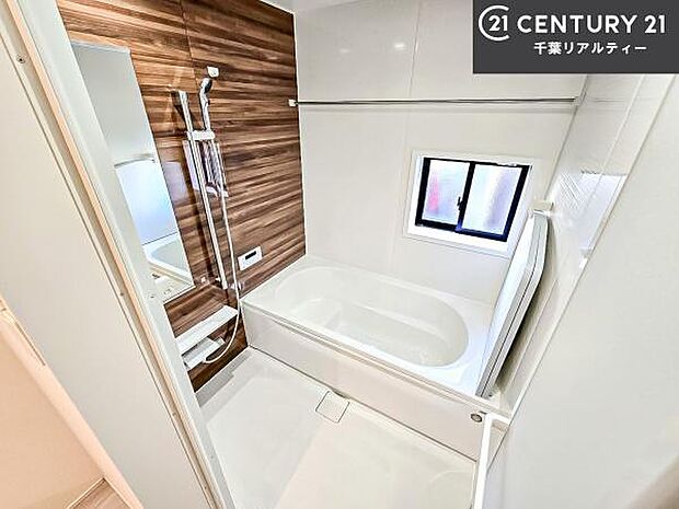 広々バスで一日の疲れをリフレッシュ。足が伸ばせるので、浴槽にもゆったりと浸かれますね!毎日のバスタイムが楽しみになります。