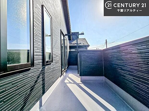 陽当たり良好なバルコニーです!晴れた日には青い空を見渡せる開放的な時間を楽しめます。