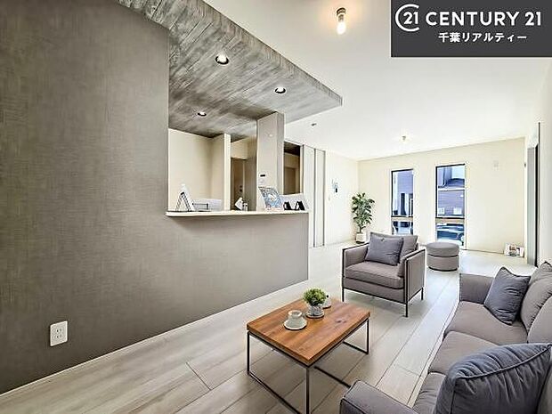 家具はCGパースです。開放感のある広々LDK!ソファーやダイニングテーブルを置いても窮屈にならないので快適に過ごせます!コミュニケーションが取りやすいリビングです!