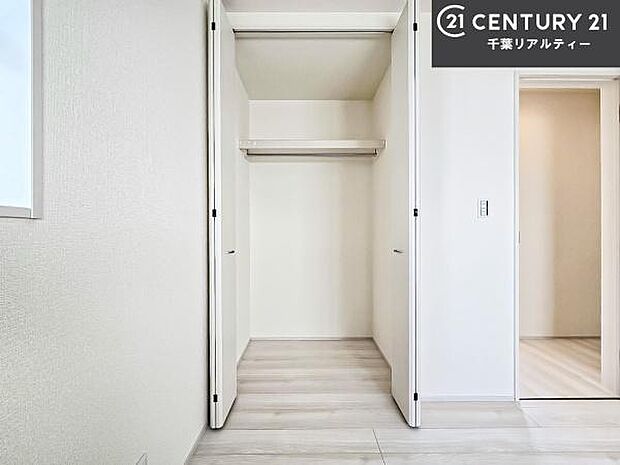 収納が充実しているからこそ、お部屋はいつも広々。掃除や片付けもラクになり、居心地の良い暮らしが続きます。