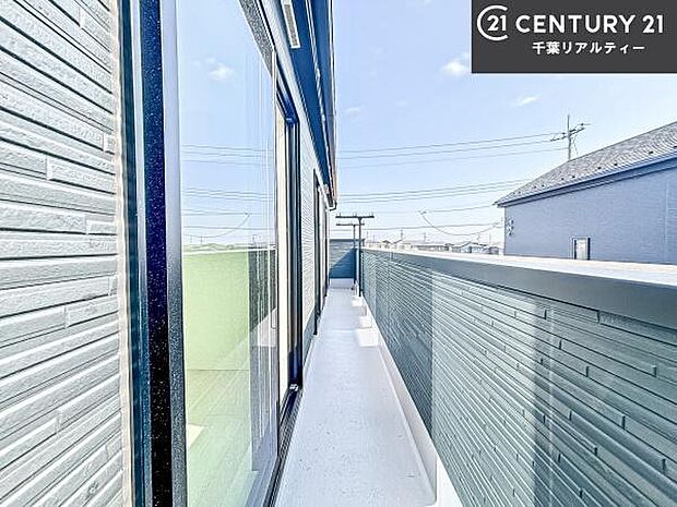 陽当たり良好なバルコニーです!晴れた日には青い空を見渡せる開放的な時間を楽しめます。