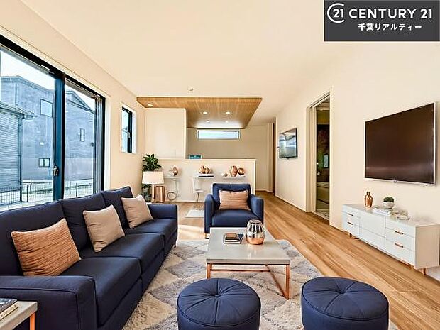 家具はCGパースです。開放感のある広々LDK!ソファーやダイニングテーブルを置いても窮屈にならないので快適に過ごせます!コミュニケーションが取りやすいリビングです!