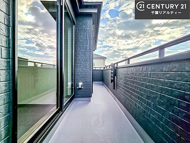 陽当たり良好なバルコニーです!晴れた日には青い空を見渡せる開放的な時間を楽しめます。