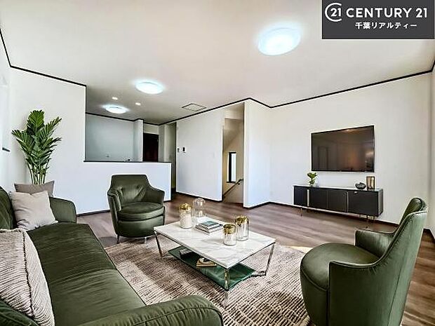 家具はCGパースです。心地良いリビングは家族が自然と集まります。家族団欒の時間が増えそうです。ご家族と、より一層充実した時間を過ごせそうですね。