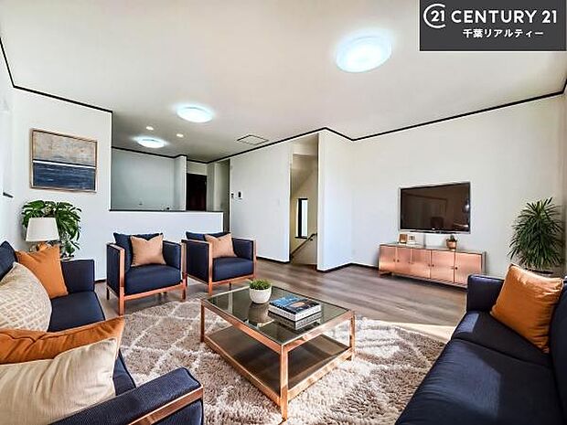 家具はCGパースです。大切な家族が集まるからこそLDKにはこだわりたい。子供たちが元気に笑いながら走り回っている姿を見た時が「広い家にして良かった」と思う瞬間です。