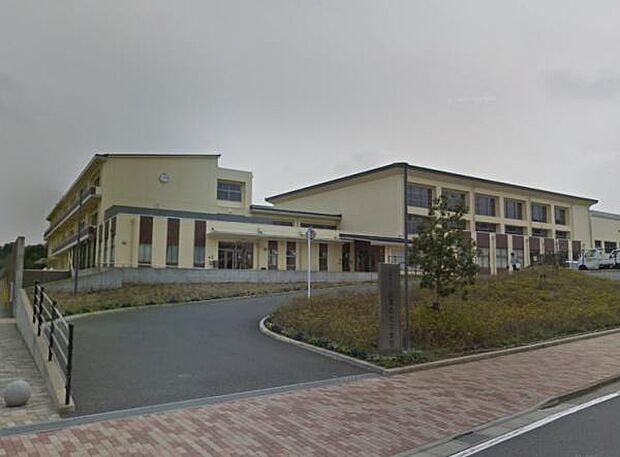 成田市立公津の杜中学校まで2044m